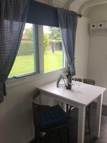 Shepherds Hut 우스트부르네 외부 사진